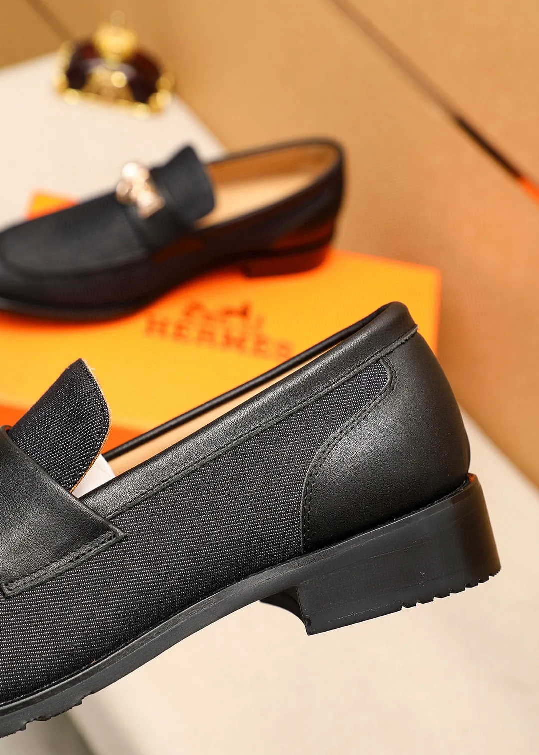 Men's shoes 💰442💐 Product trademark: HERMES "Hermès" casual leather shoes Regular size: 38-44 (45.46.47🉑️customized) Product materials: Selected imported fabric upper + classic hardware buckle, imported water-dyed 🐂 cowhide lining. Strong three-dimensional visual effect, combined outsole Color: 3⃣️colors available